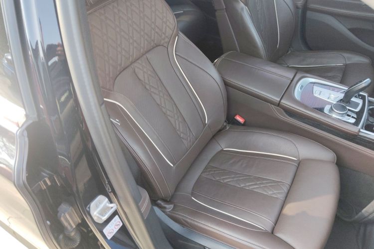 宝马7系 2021款 730Li M运动套装局部细节41