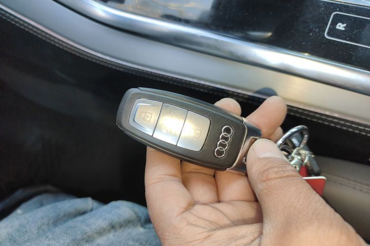 奥迪Q8 2019款 55 TFSI 臻选动感型中控内饰7001