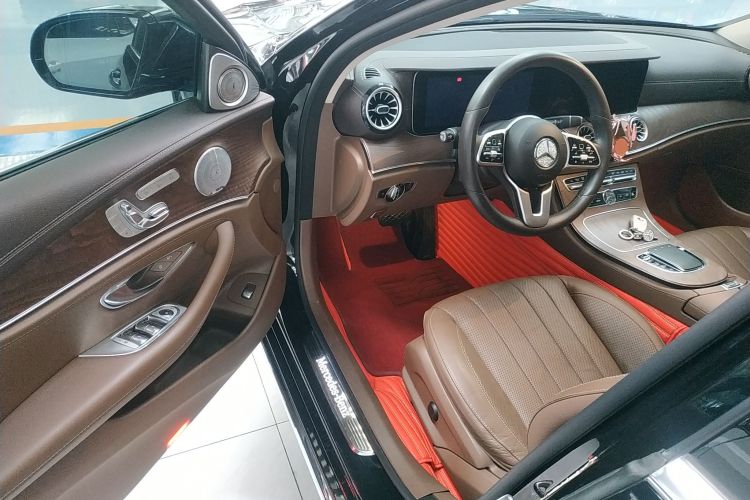 奔驰E级 2020款 改款 E 300 L 殊享版中控内饰7003