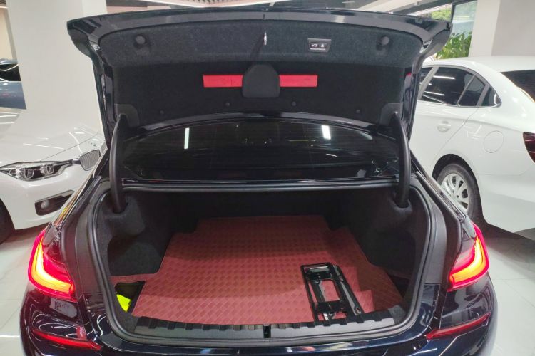 宝马3系 2022款 325Li M运动曜夜套装机舱底盘23