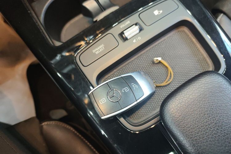 奔驰A级 2019款 A 180 L 运动轿车中控内饰7001