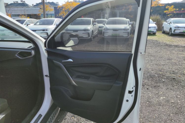 名爵 锐腾 2015款 1.5TGI 手动精英版中控内饰7005