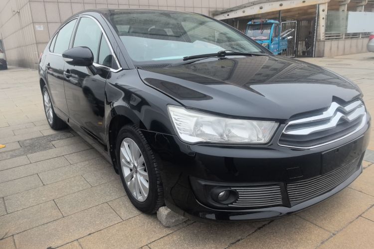 雪铁龙 世嘉 2013款 三厢 1.6L 手动品尚型车身外观3