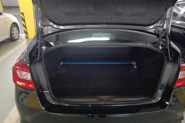 斯巴鲁 力狮 2020款 改款 2.5i 荣耀限量版 EyeSight机舱底盘23