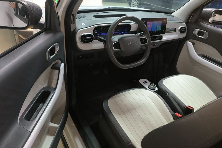 吉利银河 2025款 210km 熊猫卡丁中控内饰20