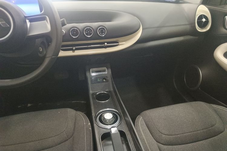 五菱汽车 五菱缤果 2023款 203km 轻享款局部细节18