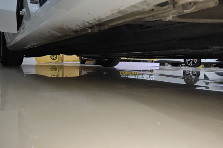 福特 福克斯 2020款 三厢 EcoBoost 180 自动锋潮型局部细节9001