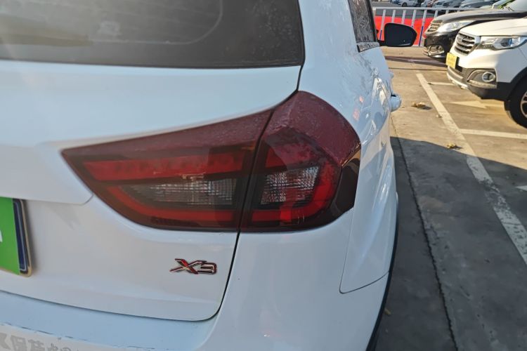 吉利汽车 远景X3 2019款 升级版 1.5L 手动尊贵型车身外观6006