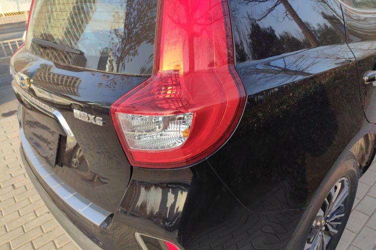 吉利汽车 远景X6 2016款 1.8L 手动豪华型车身外观9