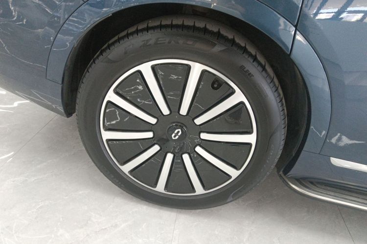 鸿蒙智行 问界M9 2024款 增程 Ultra版 42kWh 6座版车身外观6008