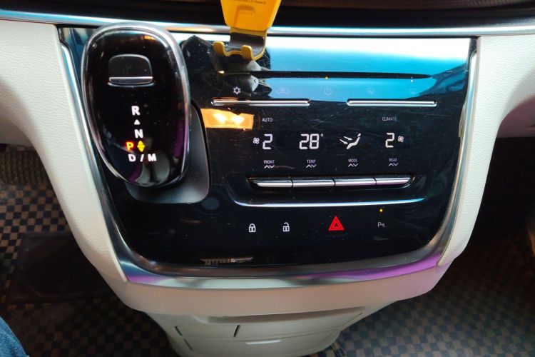 别克GL8 2023款 陆上公务舱 舒适型中控内饰18