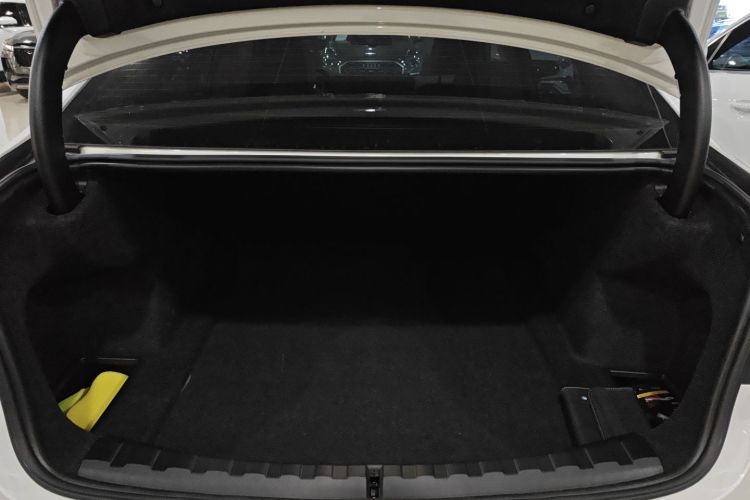 宝马3系 2025款 325Li M运动套装机舱底盘23