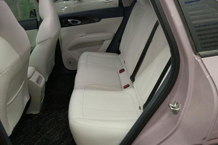 吉利银河 星愿 2025款 UP 410km 探索版中控内饰7004