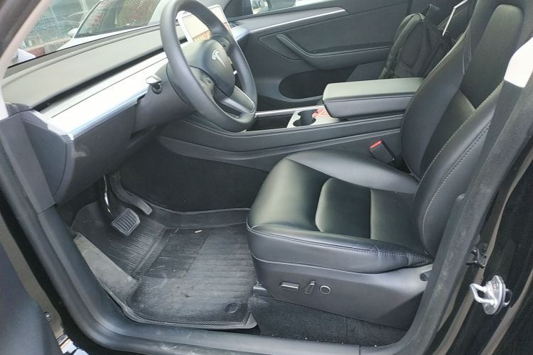 特斯拉 Model Y 2023款 后轮驱动版中控内饰19