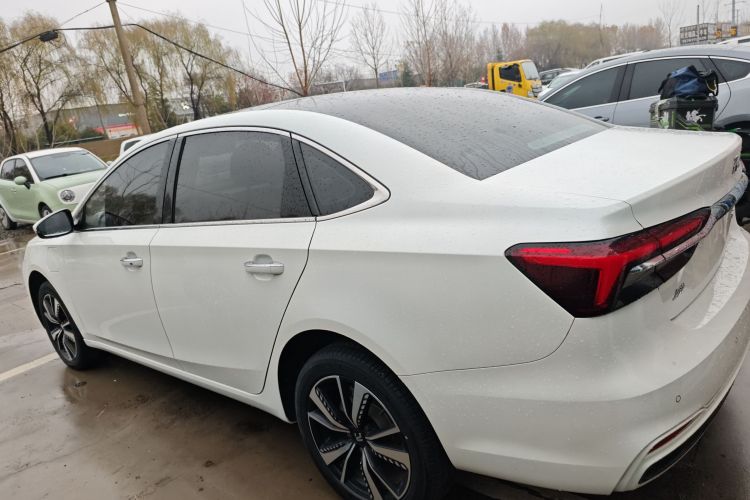 飞凡汽车 飞凡ER6 2021款 新动版 620km 智行版车身外观4