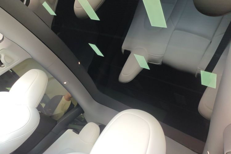 特斯拉 Model Y 2022款 Performance高性能全轮驱动版中控内饰22