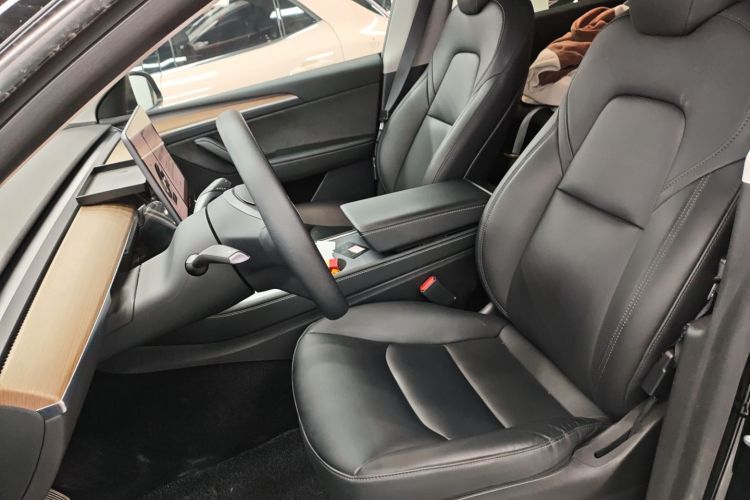 特斯拉 Model Y 2022款 后轮驱动版中控内饰19
