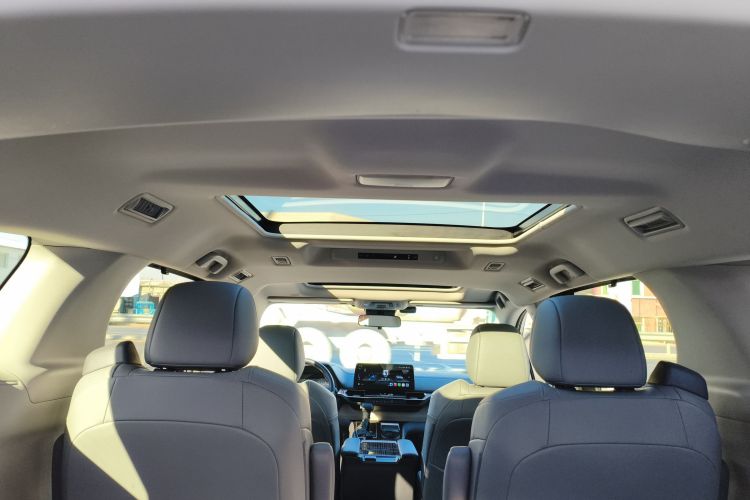 丰田 格瑞维亚 2023款 2.5L混动 豪华版局部细节22