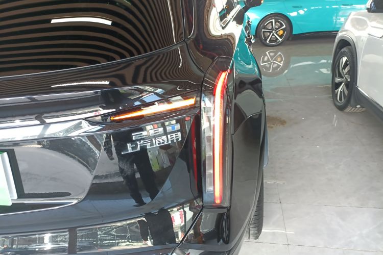 凯迪拉克XT5 2025款 2.0T 尊贵型车身外观9