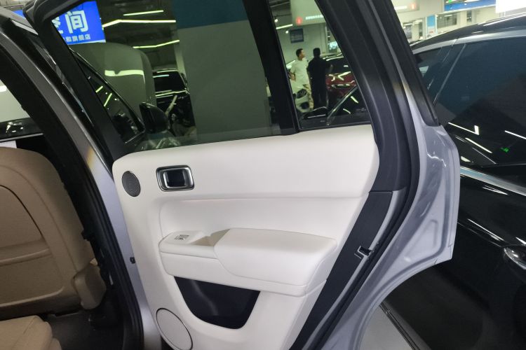 理想汽车 理想L8 2024款 Max中控内饰45