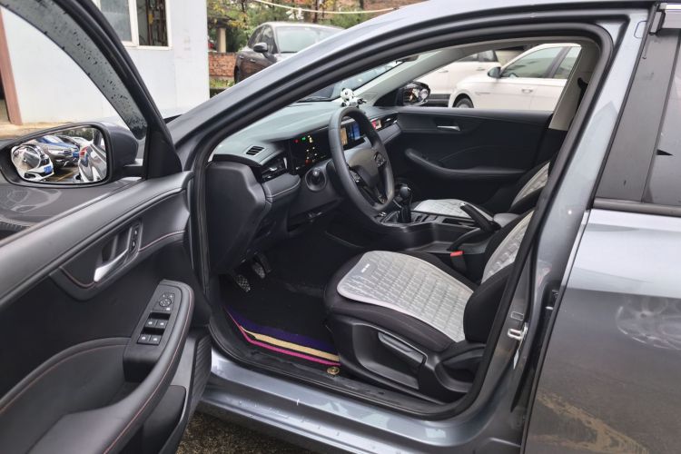 荣威i5 2023款 1.5L 手动舒享版中控内饰20