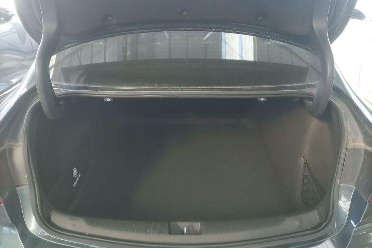 别克 君威 2019款 20T 豪华型 国VI机舱底盘23