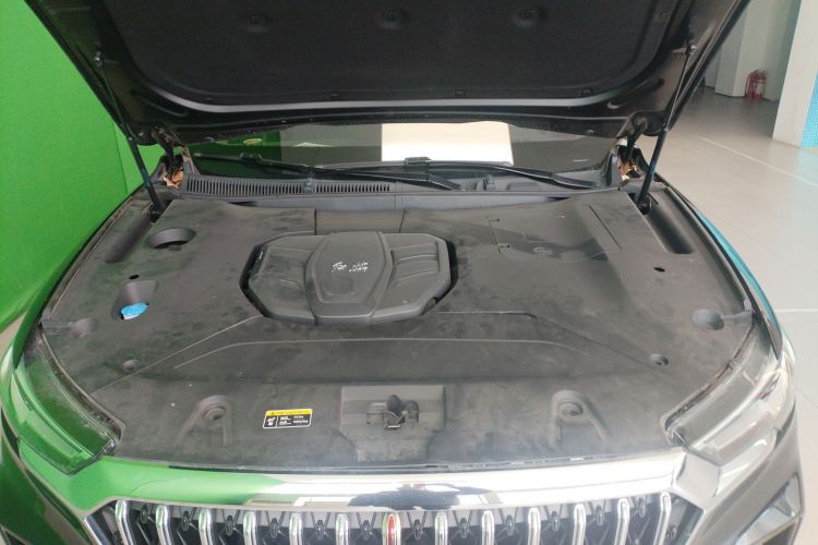 红旗HS5 2022款 改款 2.0T 智联旗享版机舱底盘24