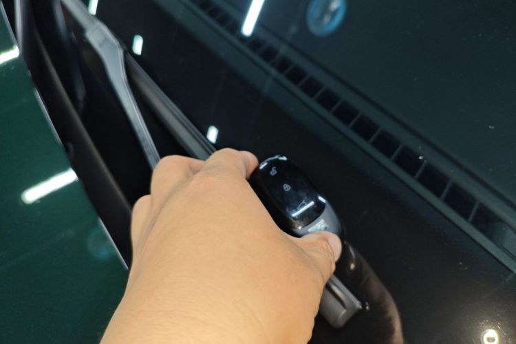 理想汽车 理想ONE 2021款 增程6座版中控内饰11