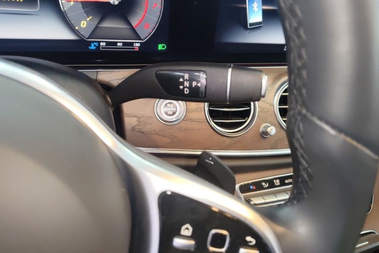 奔驰E级 2020款 改款 E 300 L 时尚型中控内饰18