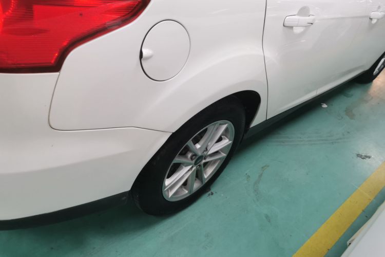 福特 福克斯 2015款 三厢 EcoBoost 125 自动超能风尚型车身外观6008