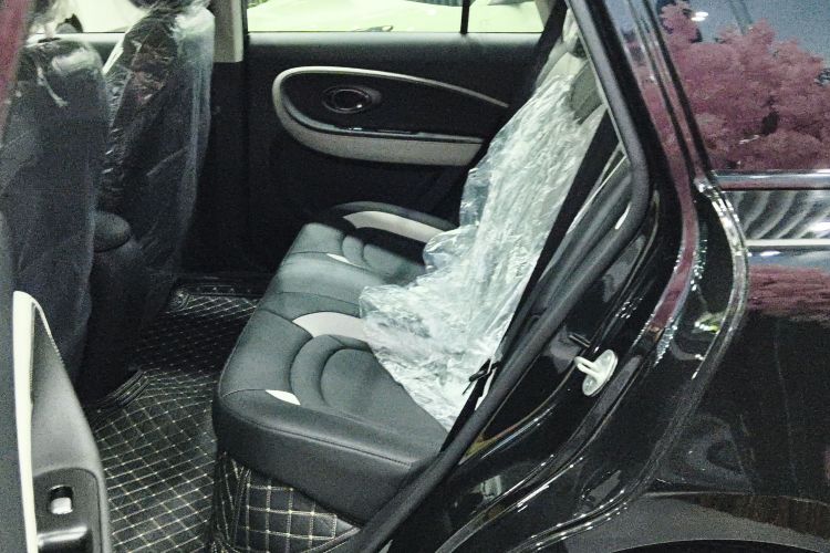 江淮钇为 钇为3 2025款 330km 黑凤梨版中控内饰7004