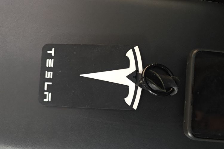 特斯拉 Model Y 2021款 长续航全轮驱动版中控内饰7001