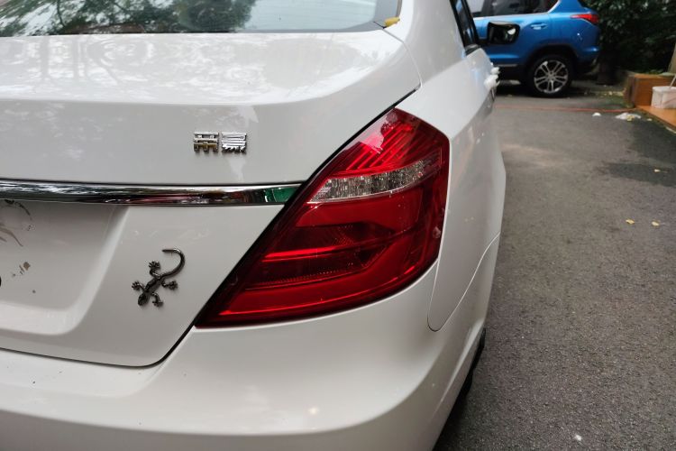 吉利汽车 帝豪 2017款 三厢百万款 1.5L 手动向上版车身外观9