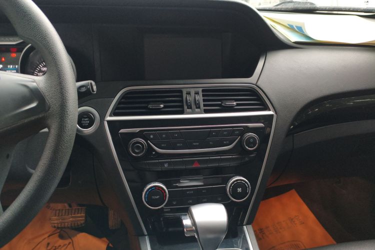 猎豹汽车 猎豹CS10 2017款 1.5T CVT精英型中控内饰16