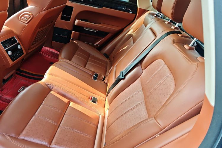 众泰T700 2017款 1.8T 双离合尊贵型中控内饰7004