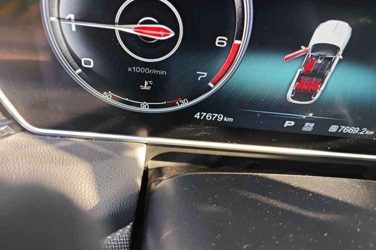 红旗HS5 2019款 2.0T 智联旗享版中控内饰15