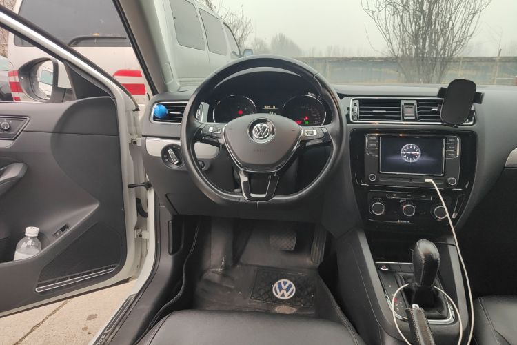 大众 速腾 2017款 1.6L 自动舒适型中控内饰13