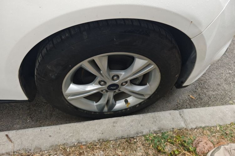 福特 福克斯 2012款 三厢 1.6L 自动风尚型车身外观6007