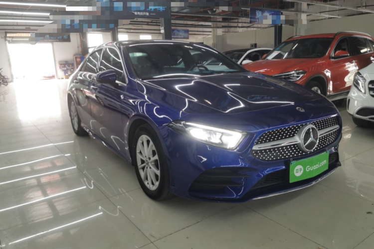 奔驰A级 2020款 改款 A 200 L 运动轿车动感型车身外观3