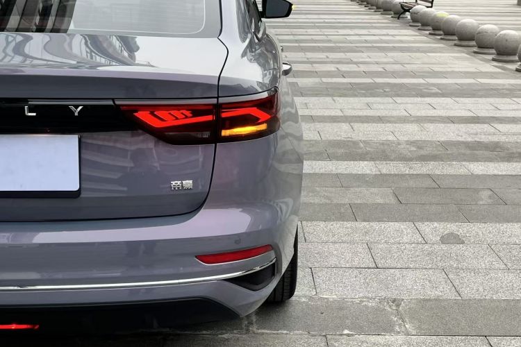 吉利汽车 帝豪 2026款 第4代 400万纪念款 1.5L 手动超越型车身外观9