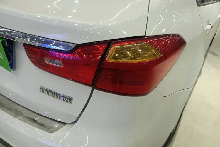 起亚K3 2015款 1.6L 自动GLS车身外观9