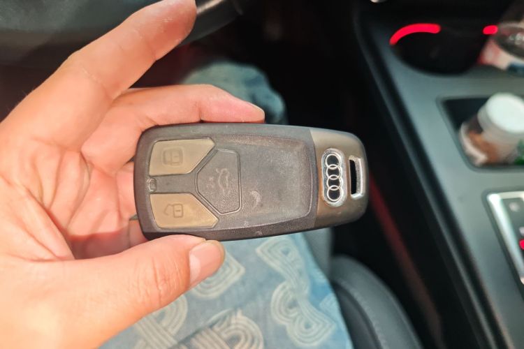 奥迪A4L 2020款 40 TFSI 时尚动感型中控内饰11