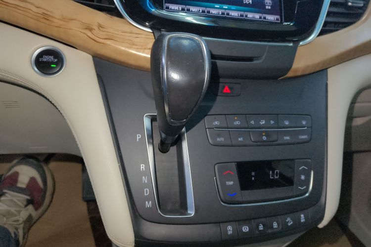 别克GL8 2017款 ES 28T 舒适型 国V中控内饰18