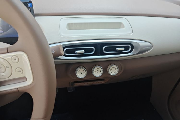 五菱汽车 宏光MINIEV 2025款 四门版 进阶款中控内饰16