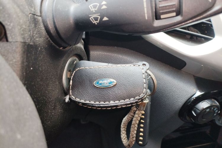 福特 翼搏 2013款 1.5L 手动风尚型中控内饰11