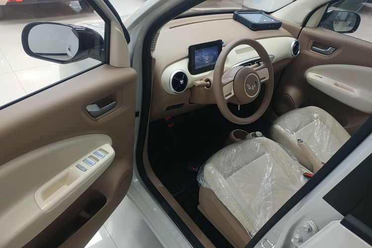 五菱汽车 宏光MINIEV 2025款 四门版 进阶款中控内饰7003