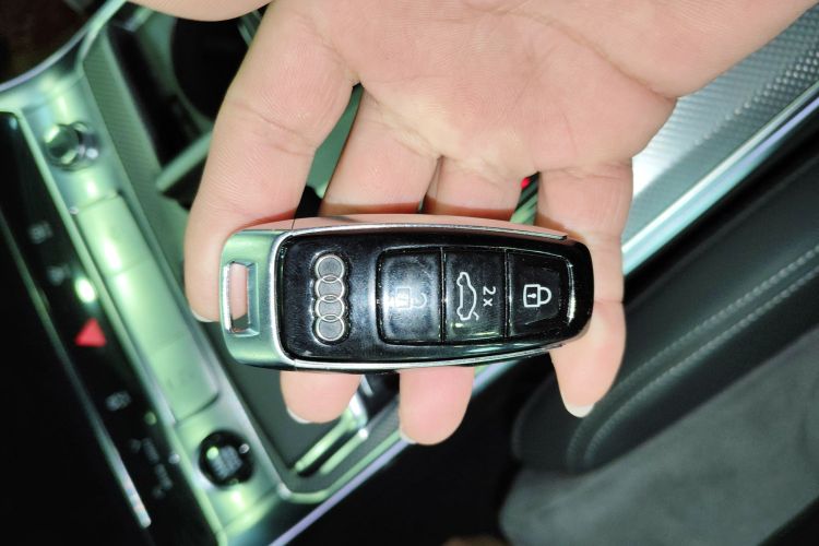 奥迪A6L 2023款 改款 40 TFSI 豪华动感型中控内饰11