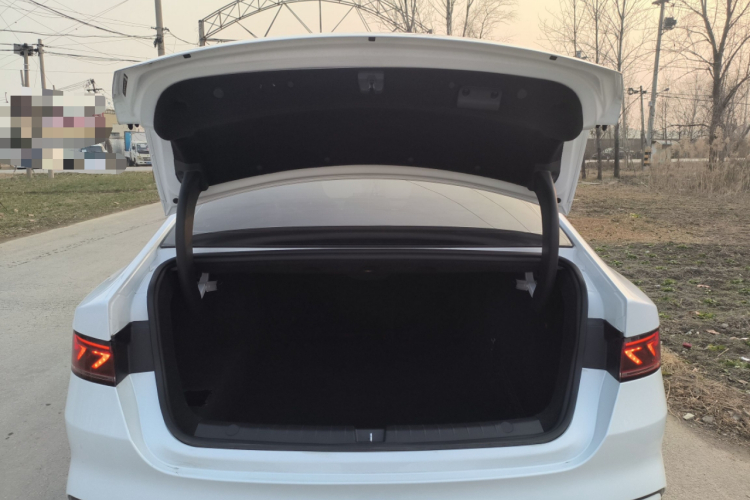 比亚迪 秦PLUS 2023款  冠军版 DM-i 120KM超越型机舱底盘23