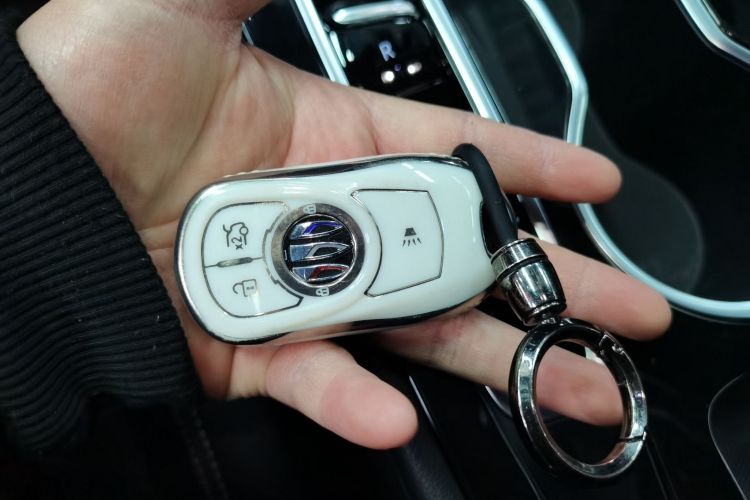 别克 君威 2024款 改款 25T 超享版中控内饰11