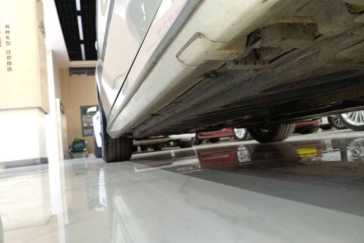 奔驰C级 2018款 C 180 L 动感型运动版局部细节9001